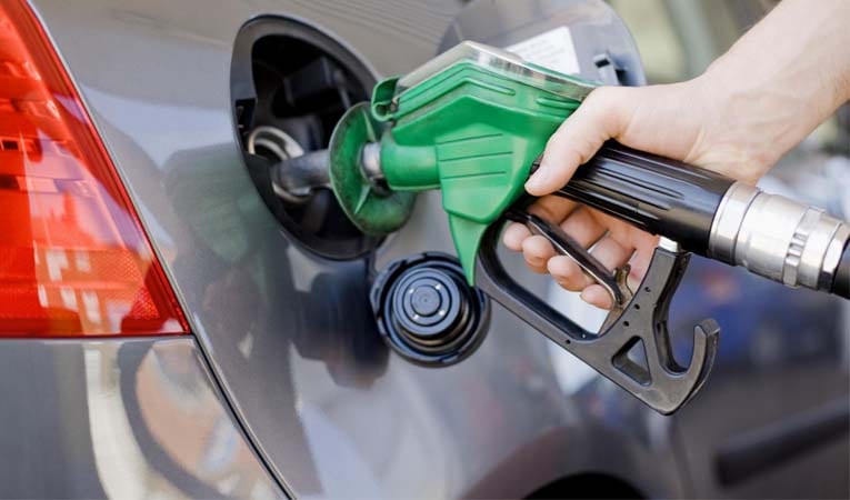 Akaryakıta bir indirim daha